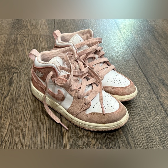 Kids' Nike Sneakers in Pink and White - Picture 1 of 5